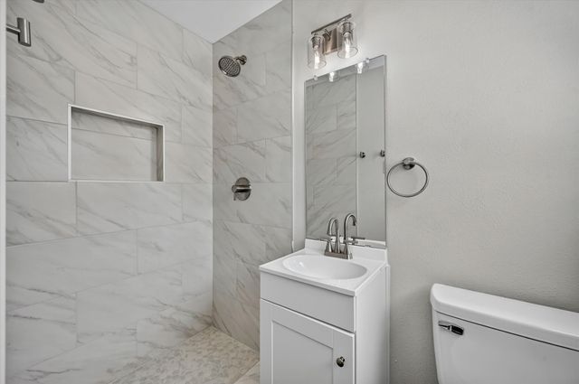 154 Hallmark Drive W, Fort Worth, TX 76134