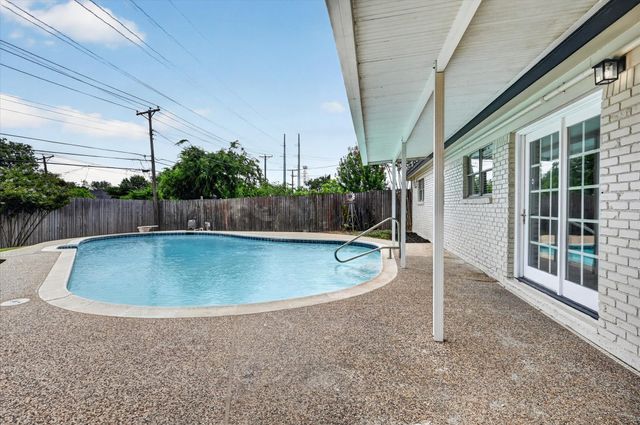 154 Hallmark Drive W, Fort Worth, TX 76134