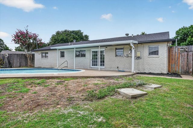 154 Hallmark Drive W, Fort Worth, TX 76134