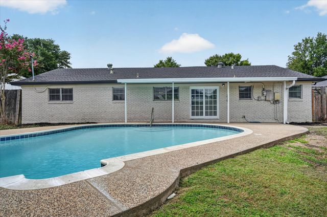 154 Hallmark Drive W, Fort Worth, TX 76134