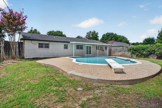 154 Hallmark Drive W, Fort Worth, TX 76134