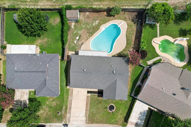 154 Hallmark Drive W, Fort Worth, TX 76134
