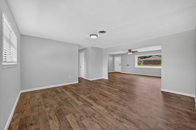154 Hallmark Drive W, Fort Worth, TX 76134