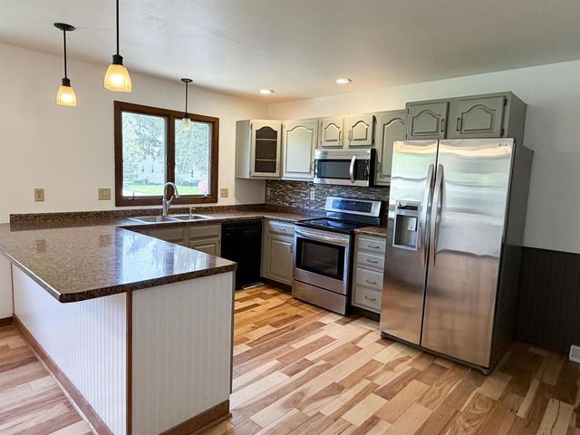 1214 Hillcrest Road, Black Earth, WI 53515