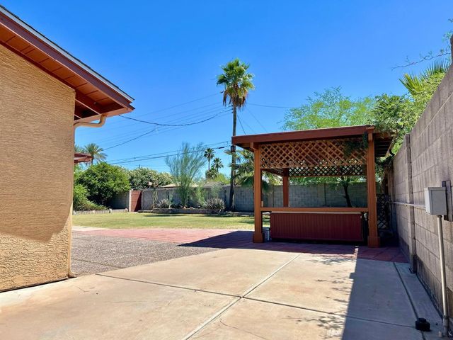 6607 E Sheridan Street, Scottsdale, AZ 85257