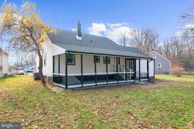 17 RANCHWOOD DR, Ewing, NJ 08618