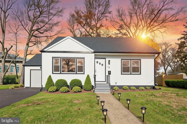 17 RANCHWOOD DR, Ewing, NJ 08618