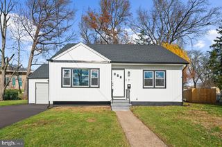 17 RANCHWOOD DR, Ewing, NJ 08618