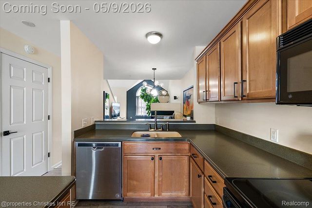 1466 Ashford Court, Troy, MI 48084