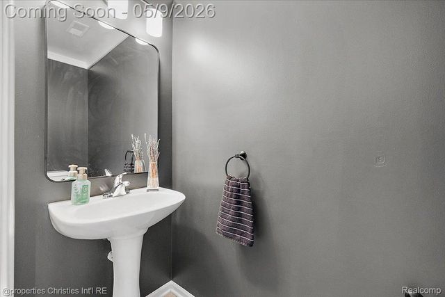 1466 Ashford Court, Troy, MI 48084