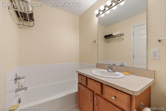 1466 Ashford Court, Troy, MI 48084