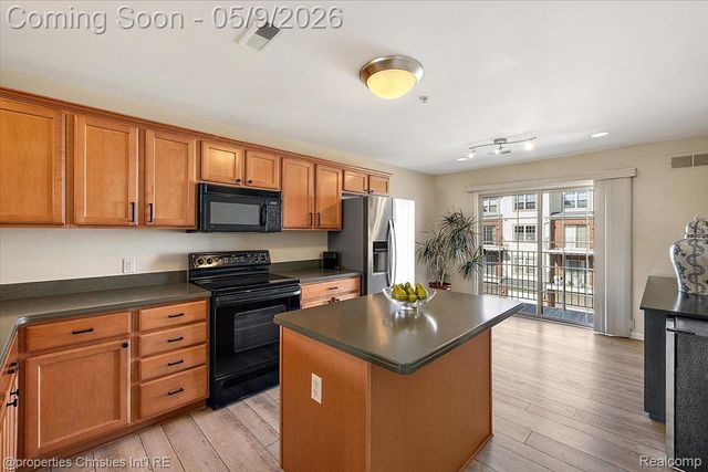1466 Ashford Court, Troy, MI 48084