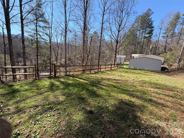1050 Wyatt Town Road, Burnsville, NC 28714