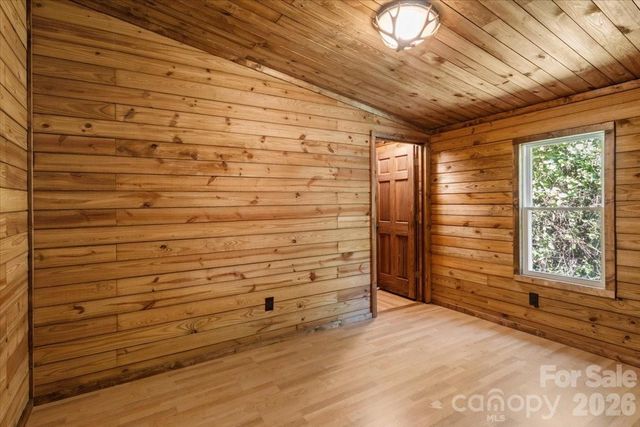 1050 Wyatt Town Road, Burnsville, NC 28714