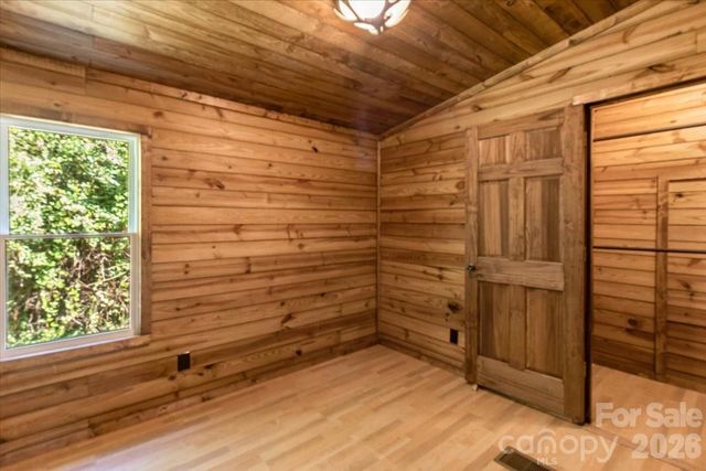 1050 Wyatt Town Road, Burnsville, NC 28714