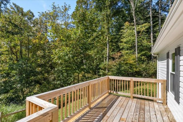 1050 Wyatt Town Road, Burnsville, NC 28714