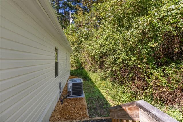 1050 Wyatt Town Road, Burnsville, NC 28714