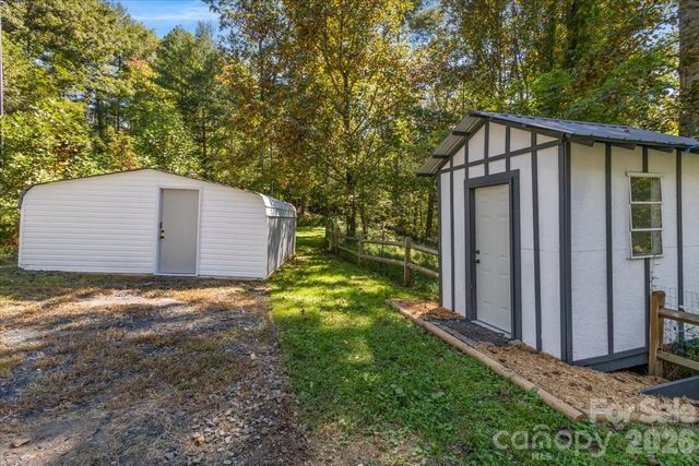 1050 Wyatt Town Road, Burnsville, NC 28714