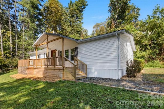 1050 Wyatt Town Road, Burnsville, NC 28714