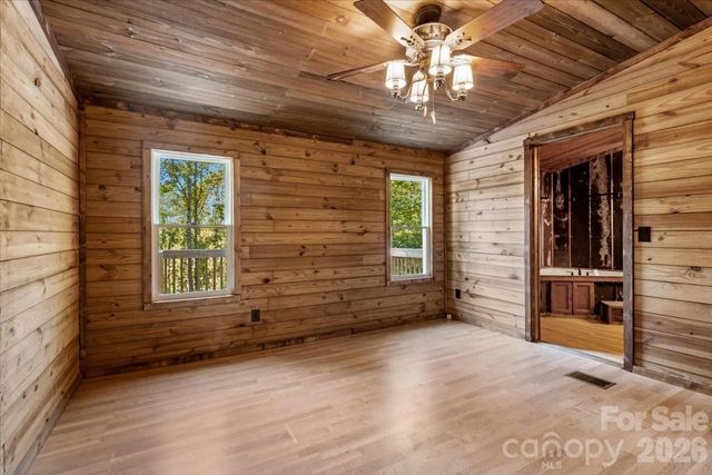 1050 Wyatt Town Road, Burnsville, NC 28714