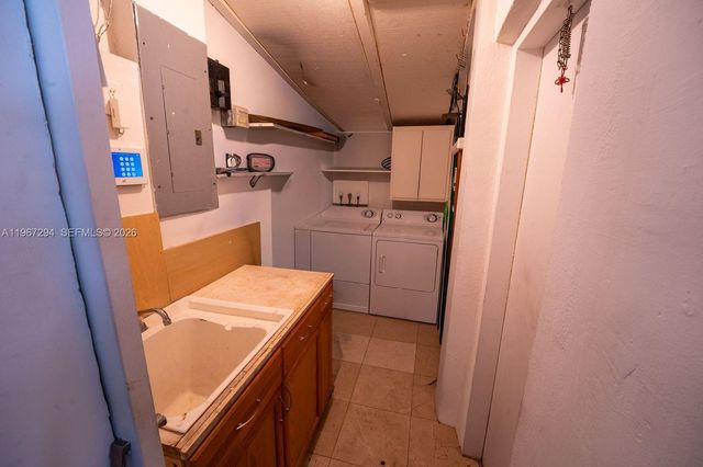 11600 NE 6th Avenue, Biscayne Park, FL 33161