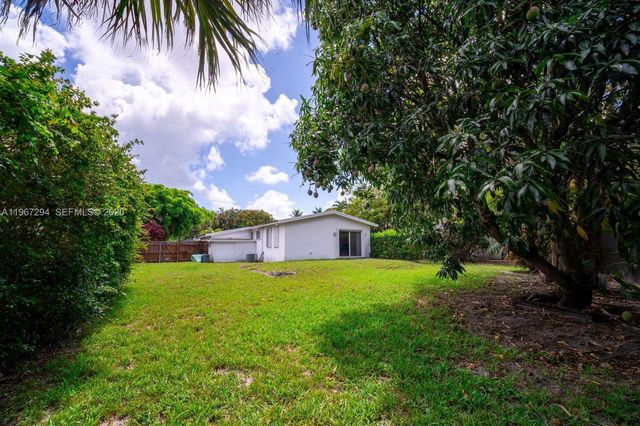 11600 NE 6th Avenue, Biscayne Park, FL 33161