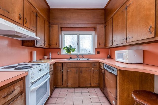 30 Sanger St, Bridgewater, MA 02324