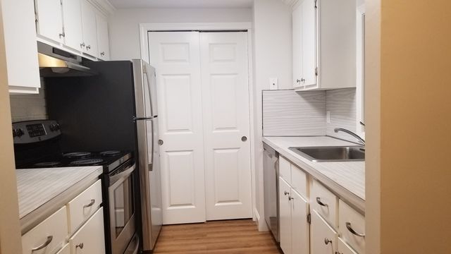 36 Greentree Ln 23, Weymouth, MA 02190
