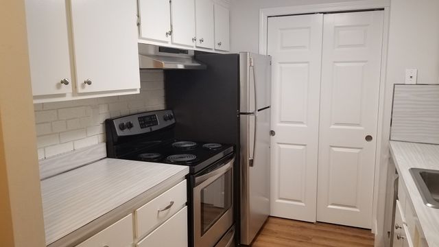 36 Greentree Ln 23, Weymouth, MA 02190