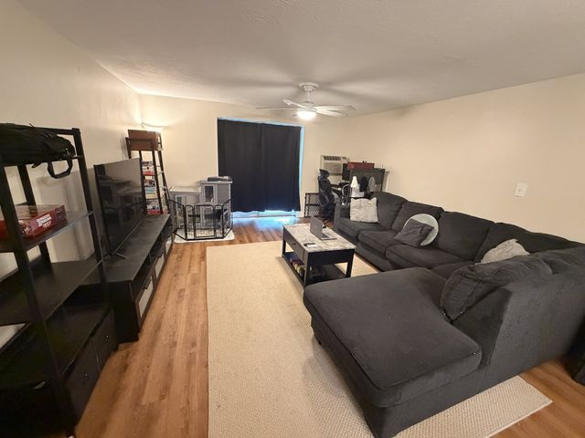 36 Greentree Ln 23, Weymouth, MA 02190