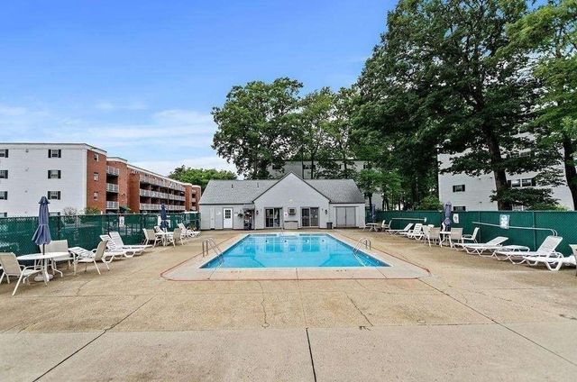 36 Greentree Ln 23, Weymouth, MA 02190