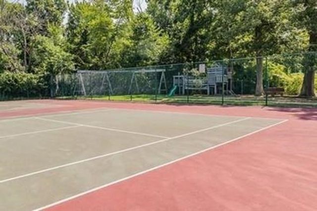 36 Greentree Ln 23, Weymouth, MA 02190