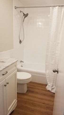 36 Greentree Ln 23, Weymouth, MA 02190