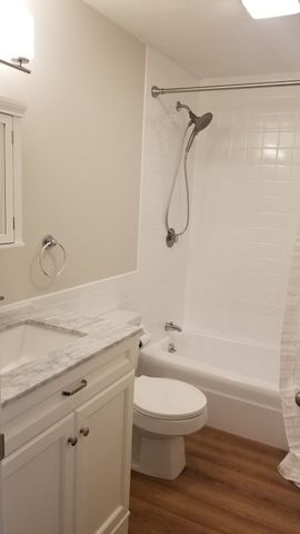 36 Greentree Ln 23, Weymouth, MA 02190