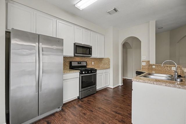 5139 Chase Park Circle, Bacliff, TX 77518