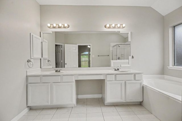 5139 Chase Park Circle, Bacliff, TX 77518