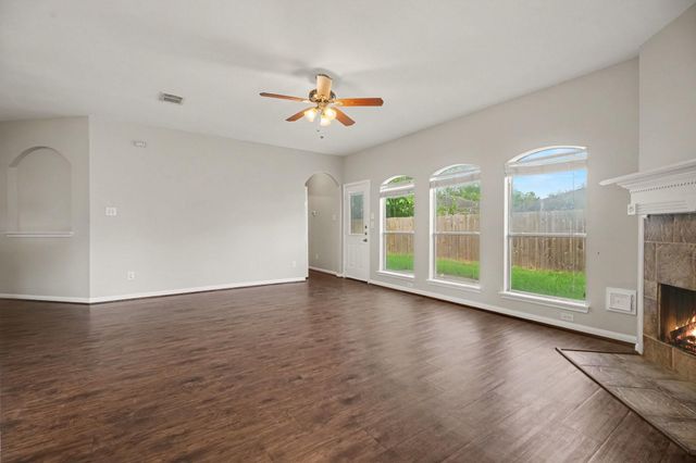 5139 Chase Park Circle, Bacliff, TX 77518