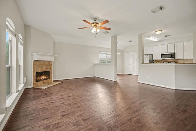 5139 Chase Park Circle, Bacliff, TX 77518