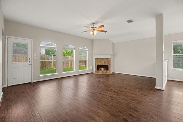 5139 Chase Park Circle, Bacliff, TX 77518