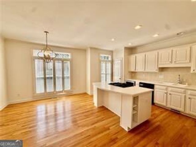 14 Carrington Way, Sandy Springs, GA 30328