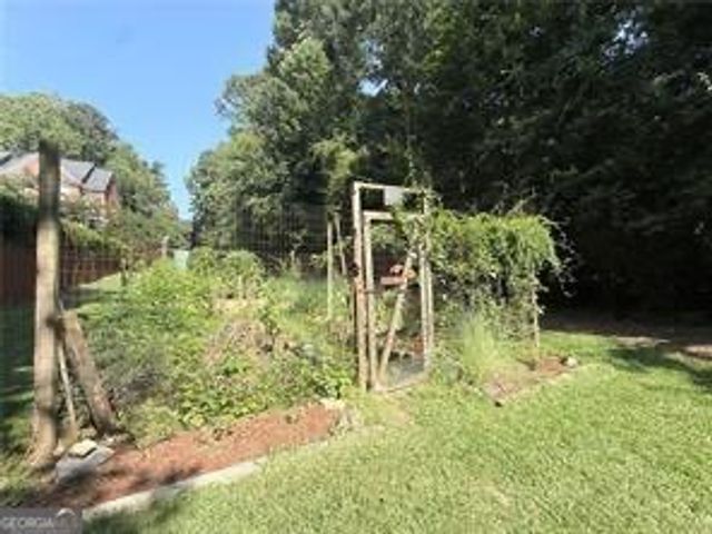 14 Carrington Way, Sandy Springs, GA 30328
