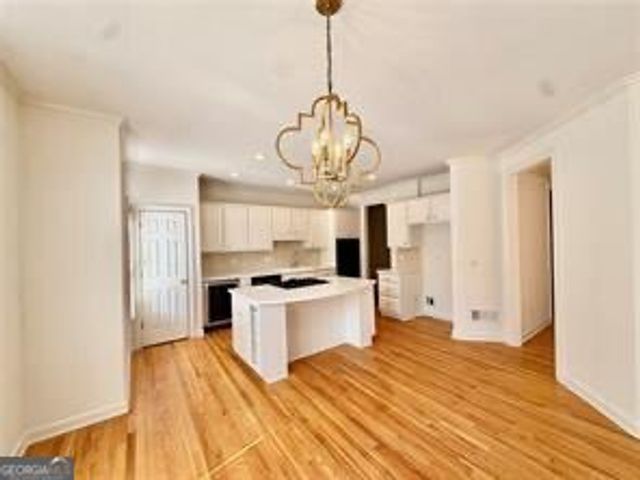 14 Carrington Way, Sandy Springs, GA 30328