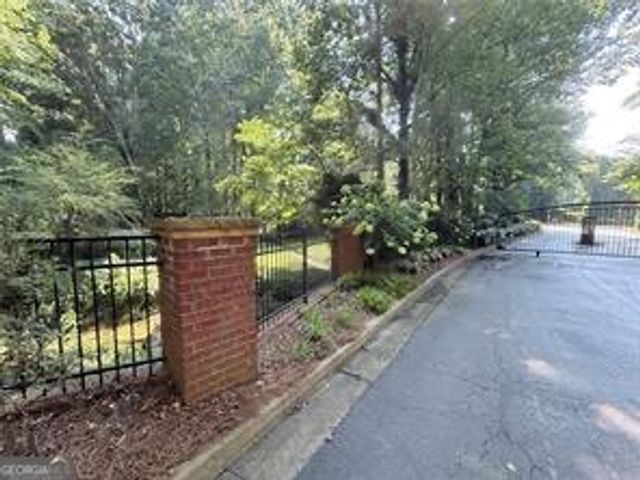 14 Carrington Way, Sandy Springs, GA 30328