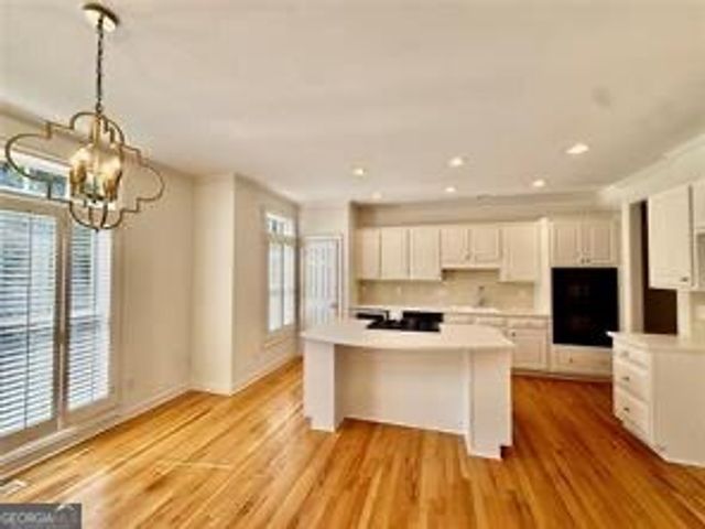 14 Carrington Way, Sandy Springs, GA 30328