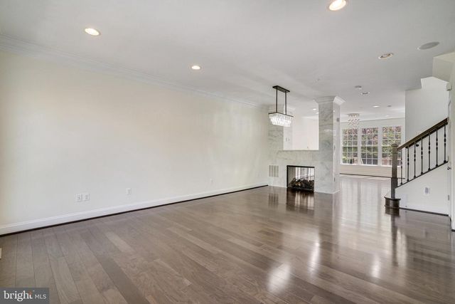 2082 HUTCHISON GROVE CT, Falls Church, VA 22043