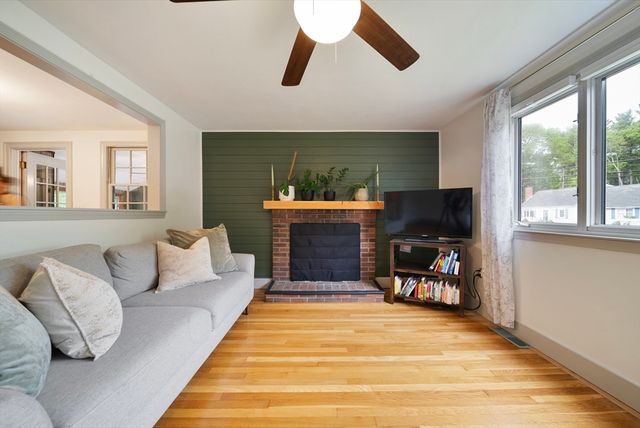 12 Alcine Ln, Burlington, MA 01803