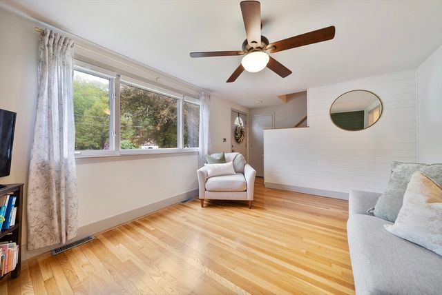 12 Alcine Ln, Burlington, MA 01803