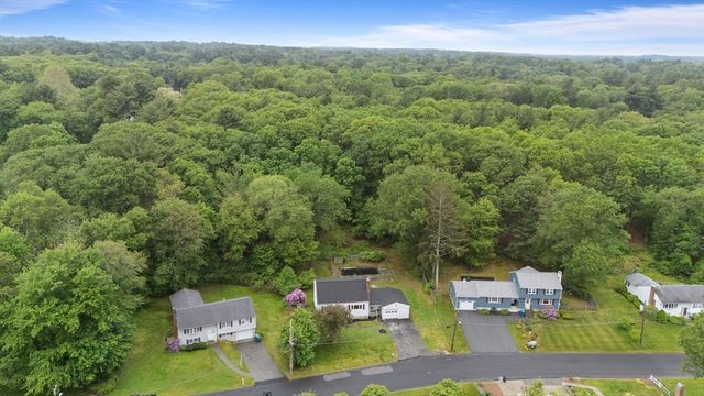12 Alcine Ln, Burlington, MA 01803