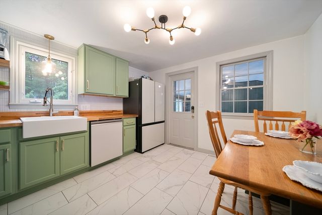 12 Alcine Ln, Burlington, MA 01803