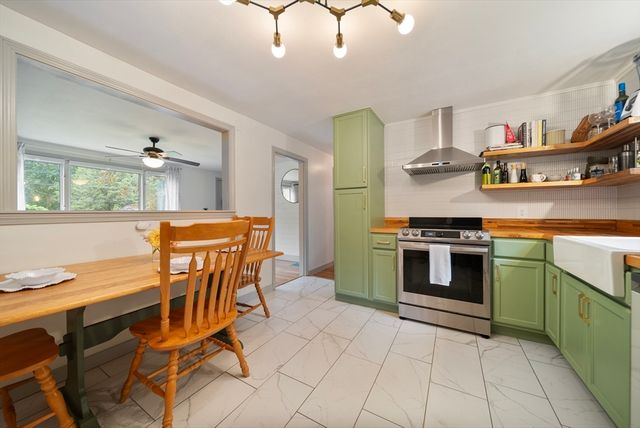 12 Alcine Ln, Burlington, MA 01803